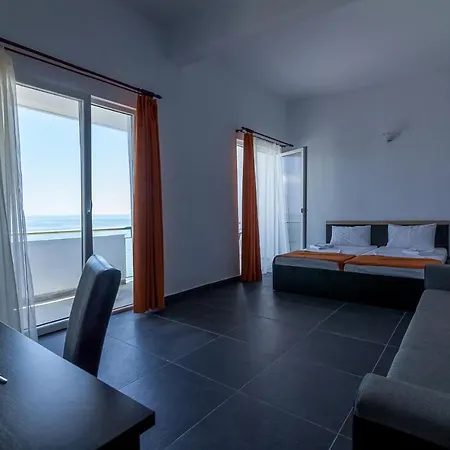Cosmos Hotel 2*