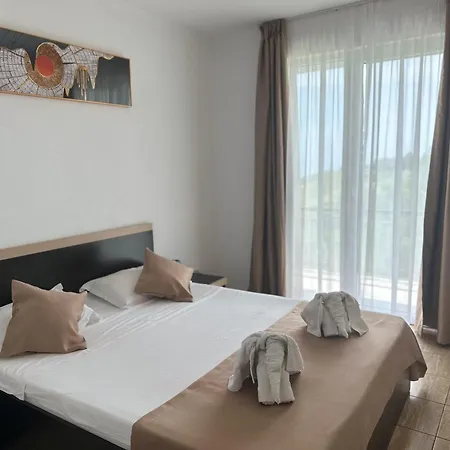 Cosmos Hotel 2*
