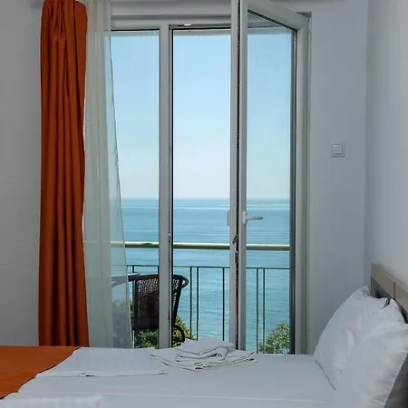 Cosmos ホテル エフォリエ・スド