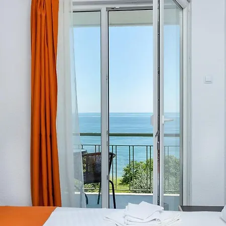 Hotel Cosmos 2*